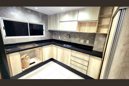 Casa de condomínio à venda com 85m², 3 quartos e 1 vaga