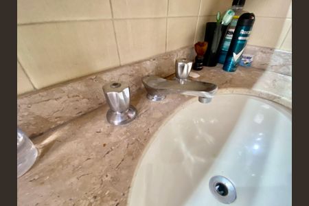 Apartamento à venda com 110m², 3 quartos e 2 vagasBanheiro do Quarto 2