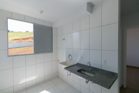 Apartamento para alugar com 47m², 2 quartos e 1 vaga Apartamento para alugar com 47m², 2 quartos e 1 vagaCozinha e Área de Serviço