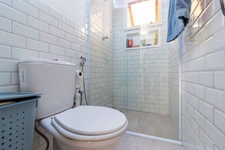 Casa de condomínio à venda com 140m², 3 quartos e 1 vaga Casa de condomínio à venda com 140m², 3 quartos e 1 vagaBanheiro da Suíte