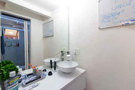 Casa de condomínio à venda com 140m², 3 quartos e 1 vaga Casa de condomínio à venda com 140m², 3 quartos e 1 vagaBanheiro da Suíte