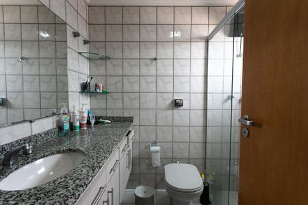 Apartamento à venda com 121m², 3 quartos e 2 vagas Apartamento à venda com 121m², 3 quartos e 2 vagasBanheiro da Suíte