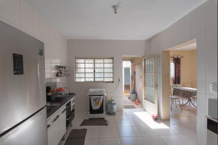 Casa à venda com 255m², 4 quartos e 4 vagas Casa à venda com 255m², 4 quartos e 4 vagasCozinha