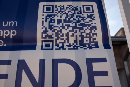 Casa à venda com 255m², 4 quartos e 4 vagas Casa à venda com 255m², 4 quartos e 4 vagasPlaquinha