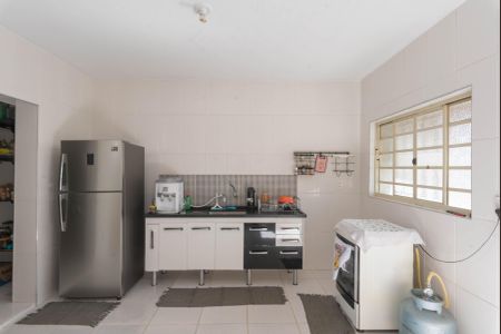 Casa à venda com 255m², 4 quartos e 4 vagas Casa à venda com 255m², 4 quartos e 4 vagasCozinha