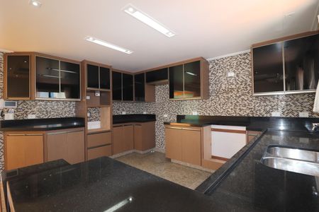 Casa à venda com 263m², 3 quartos e 4 vagasCozinha