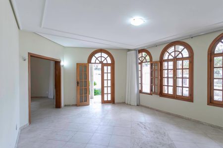 Casa para alugar com 420m², 4 quartos e 6 vagas Casa para alugar com 420m², 4 quartos e 6 vagasSala 1