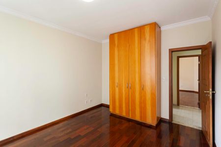 Casa para alugar com 420m², 4 quartos e 6 vagas Casa para alugar com 420m², 4 quartos e 6 vagasQuarto 2