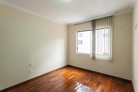 Casa para alugar com 420m², 4 quartos e 6 vagas Casa para alugar com 420m², 4 quartos e 6 vagasSuíte