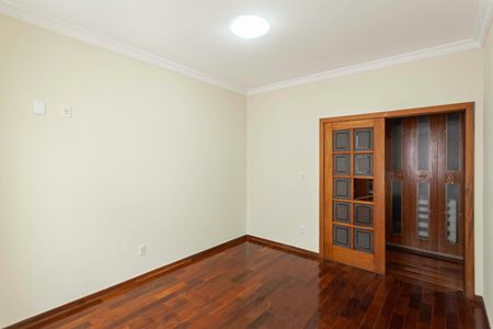 Casa para alugar com 420m², 4 quartos e 6 vagas Casa para alugar com 420m², 4 quartos e 6 vagasSuíte
