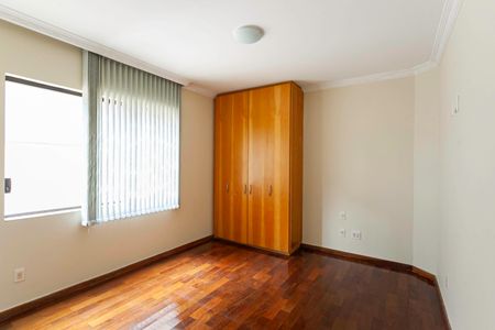 Casa para alugar com 420m², 4 quartos e 6 vagas Casa para alugar com 420m², 4 quartos e 6 vagasQuarto 3
