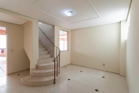 Casa para alugar com 420m², 4 quartos e 6 vagas Casa para alugar com 420m², 4 quartos e 6 vagasSala 4