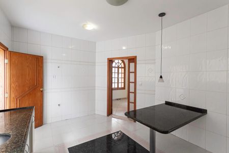 Casa para alugar com 420m², 4 quartos e 6 vagas Casa para alugar com 420m², 4 quartos e 6 vagasCozinha