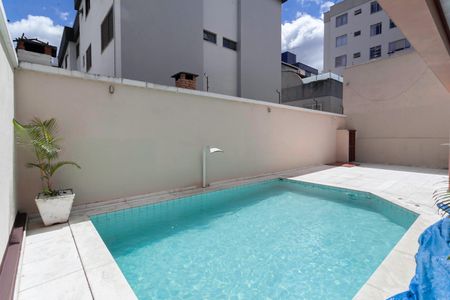 Casa para alugar com 420m², 4 quartos e 6 vagas Casa para alugar com 420m², 4 quartos e 6 vagasPiscina