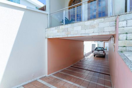 Casa para alugar com 420m², 4 quartos e 6 vagas Casa para alugar com 420m², 4 quartos e 6 vagasGaragem