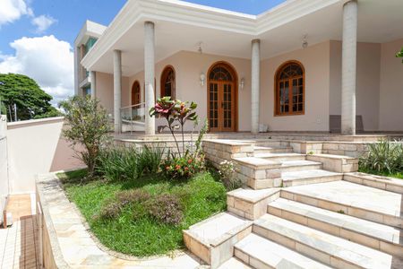 Casa para alugar com 420m², 4 quartos e 6 vagas Casa para alugar com 420m², 4 quartos e 6 vagasEntrada