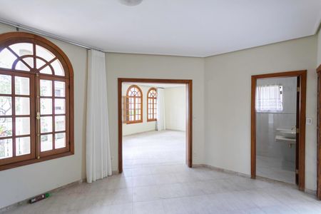 Casa para alugar com 420m², 4 quartos e 6 vagas Casa para alugar com 420m², 4 quartos e 6 vagasSala 2