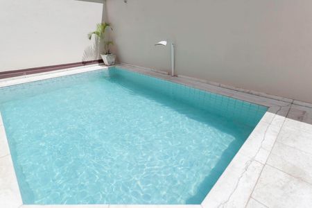 Casa para alugar com 420m², 4 quartos e 6 vagas Casa para alugar com 420m², 4 quartos e 6 vagasPiscina