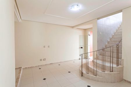 Casa para alugar com 420m², 4 quartos e 6 vagas Casa para alugar com 420m², 4 quartos e 6 vagasSala 4