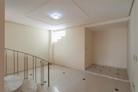 Casa para alugar com 420m², 4 quartos e 6 vagas Casa para alugar com 420m², 4 quartos e 6 vagasSala 4