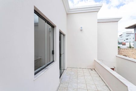 Casa para alugar com 420m², 4 quartos e 6 vagas Casa para alugar com 420m², 4 quartos e 6 vagasVaranda da sala 3