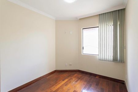 Casa para alugar com 420m², 4 quartos e 6 vagas Casa para alugar com 420m², 4 quartos e 6 vagasQuarto 1