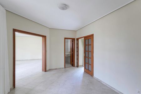 Casa para alugar com 420m², 4 quartos e 6 vagas Casa para alugar com 420m², 4 quartos e 6 vagasSala 2