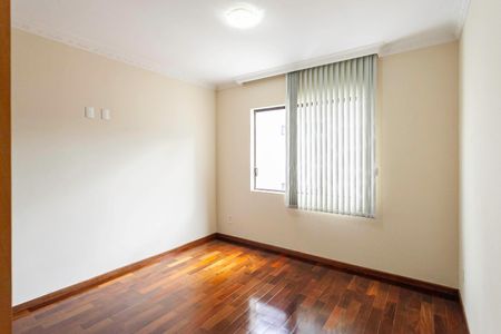 Casa para alugar com 420m², 4 quartos e 6 vagas Casa para alugar com 420m², 4 quartos e 6 vagasQuarto 2