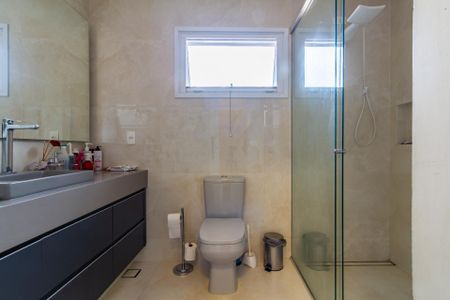 Banheiro da Suíte de casa à venda com 3 quartos, 170m² em Vila Sao Francisco (zona Sul), São Paulo