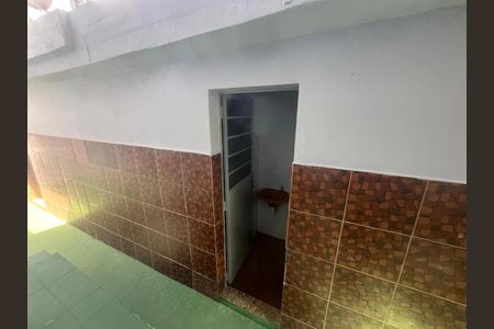 Casa para alugar com 50m², 2 quartos e sem vaga Casa para alugar com 50m², 2 quartos e sem vagaBanheiro de serviço