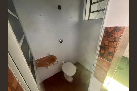 Casa para alugar com 50m², 2 quartos e sem vaga Casa para alugar com 50m², 2 quartos e sem vagaBanheiro de serviço