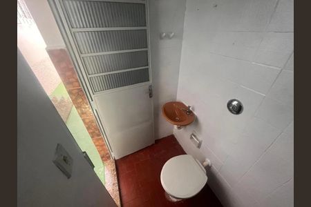 Casa para alugar com 50m², 2 quartos e sem vaga Casa para alugar com 50m², 2 quartos e sem vagaBanheiro de serviço