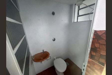 Casa para alugar com 50m², 2 quartos e sem vaga Casa para alugar com 50m², 2 quartos e sem vagaBanheiro de serviço