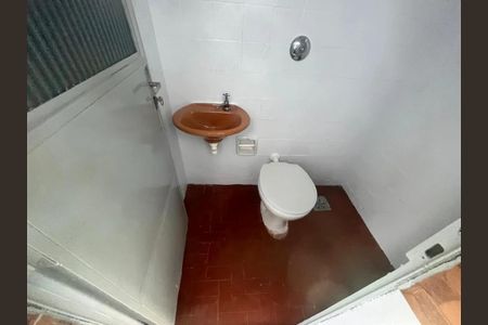Casa para alugar com 50m², 2 quartos e sem vaga Casa para alugar com 50m², 2 quartos e sem vagaBanheiro de serviço