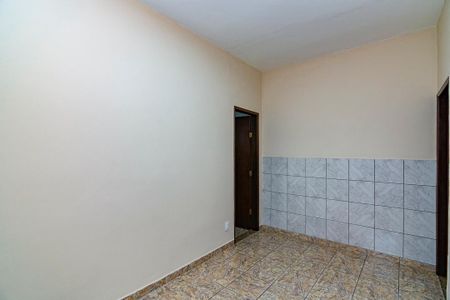 Sala de casa para alugar com 2 quartos, 50m² em Carlos Prates, Belo Horizonte