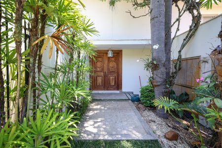 Casa para alugar com 630m², 3 quartos e 4 vagasEntrada