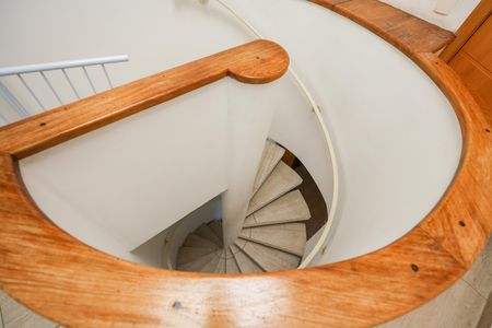 Casa para alugar com 630m², 3 quartos e 4 vagasEscada