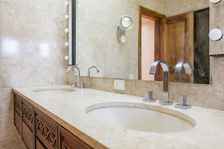 Casa para alugar com 630m², 3 quartos e 4 vagasBanheiro da Suíte 1