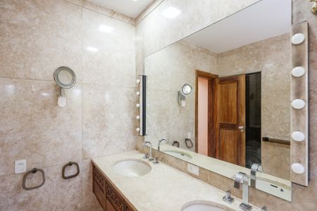 Casa para alugar com 630m², 3 quartos e 4 vagasBanheiro da Suíte 1