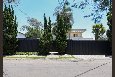 Casa para alugar com 630m², 3 quartos e 4 vagasFachada