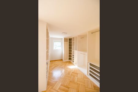 Casa de condomínio à venda com 507m², 5 quartos e 4 vagasCloset da suíte