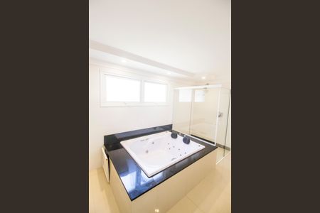 Casa de condomínio à venda com 507m², 5 quartos e 4 vagasBanheiro da Suíte