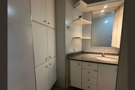 Apartamento para alugar com 69m², 2 quartos e 1 vaga Apartamento para alugar com 69m², 2 quartos e 1 vagaBanheiro