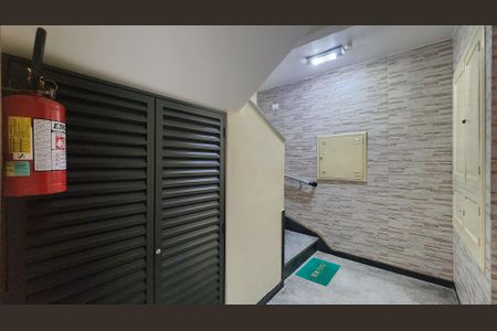 Apartamento para alugar com 65m², 2 quartos e 1 vagaEscada