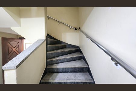 Apartamento para alugar com 65m², 2 quartos e 1 vagaEscada