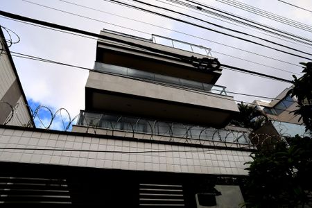 Apartamento para alugar com 190m², 3 quartos e 2 vagas Apartamento para alugar com 190m², 3 quartos e 2 vagasFachada