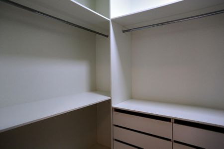 Apartamento para alugar com 190m², 3 quartos e 2 vagas Apartamento para alugar com 190m², 3 quartos e 2 vagasCloset da suíte