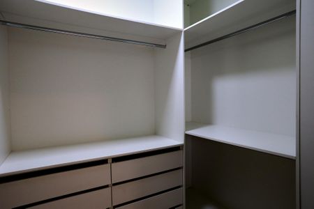 Apartamento para alugar com 190m², 3 quartos e 2 vagas Apartamento para alugar com 190m², 3 quartos e 2 vagasCloset da suíte