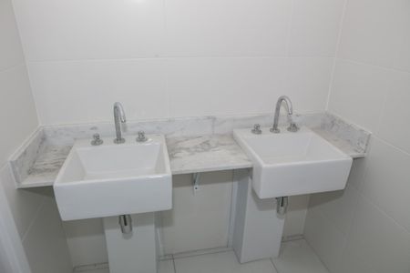 Apartamento à venda com 144m², 2 quartos e 2 vagasBanheiro da Suíte 1