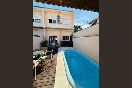 Casa à venda com 240m², 2 quartos e 2 vagasPiscina